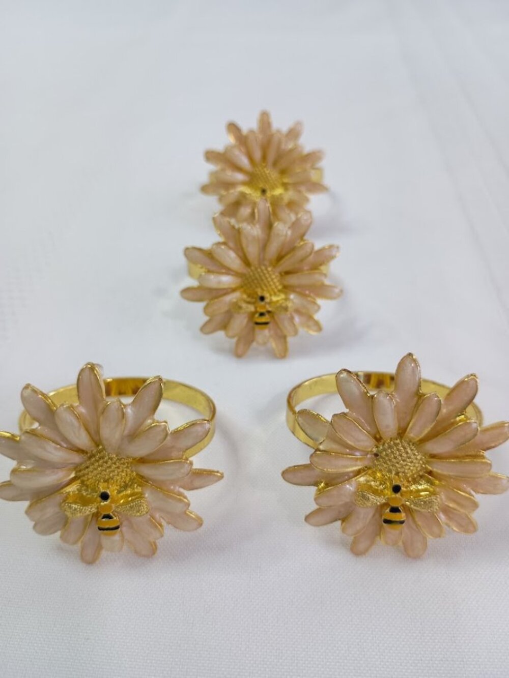 Set of 4 Daisy and Bee Napkin Rings